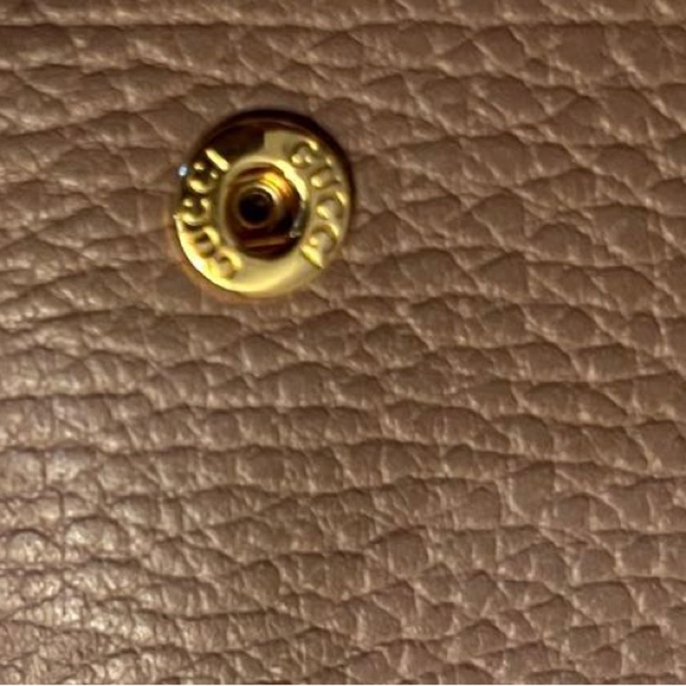 GUCCI Tan Leather Wallet ,excellent condition, 4,5”LX4.24”W - Picture 9 of 10